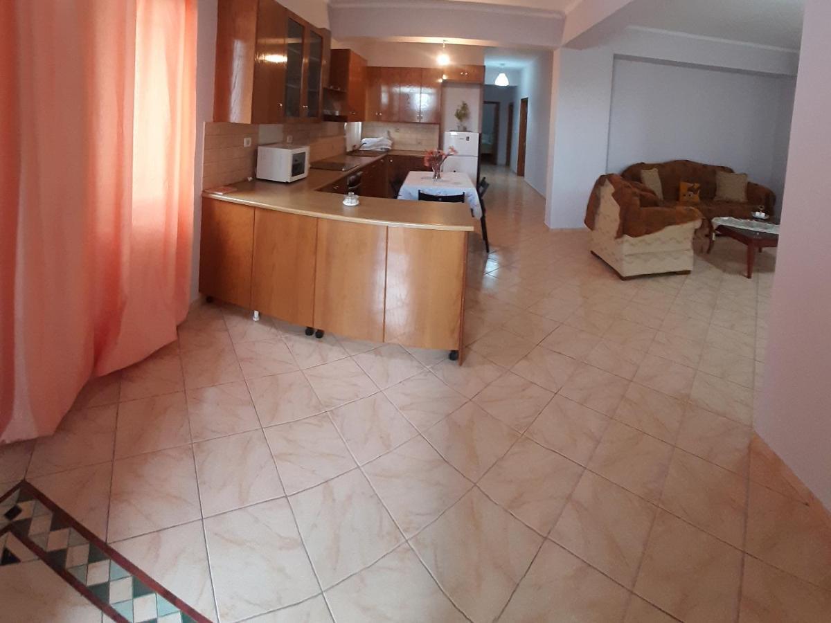 Blerina'S House Apartment ซารานเดอ ภายนอก รูปภาพ