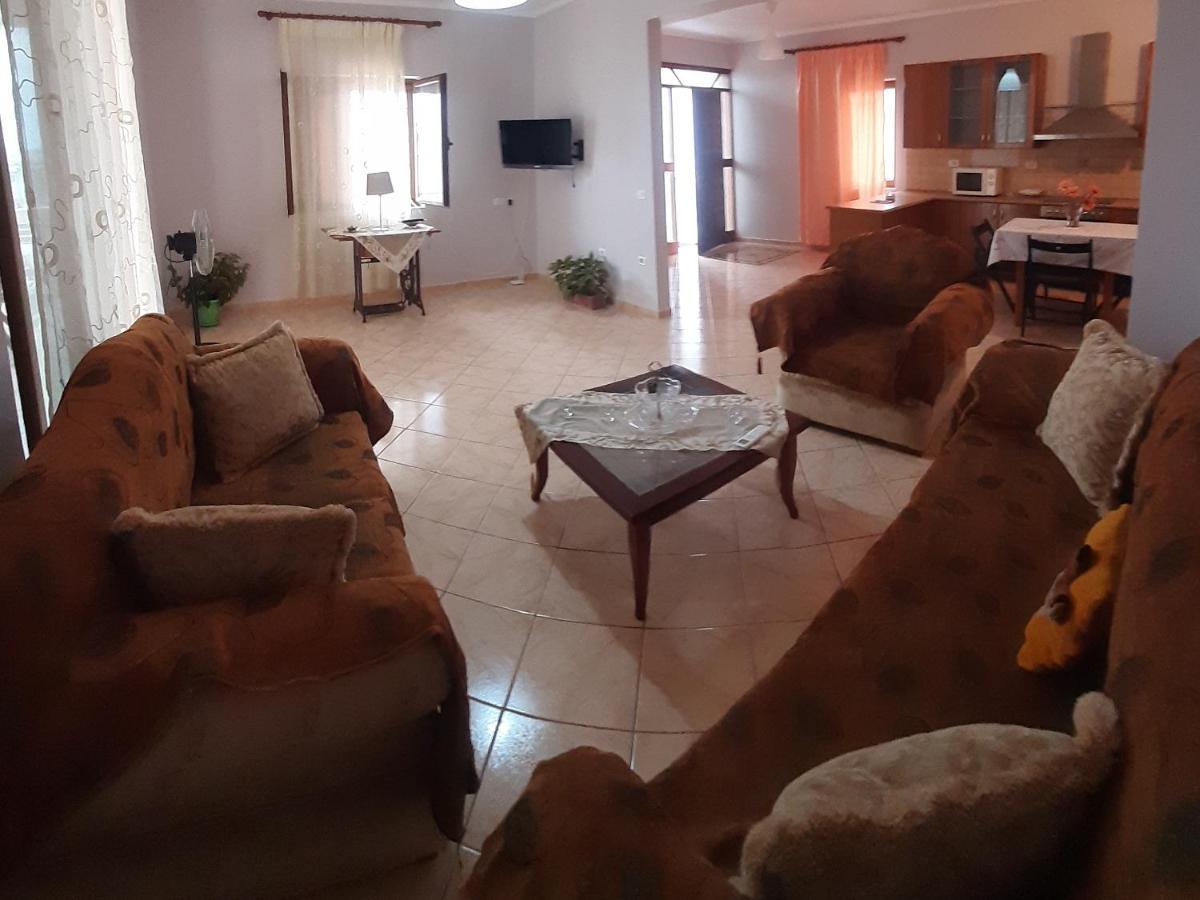 Blerina'S House Apartment ซารานเดอ ภายนอก รูปภาพ